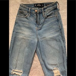 Hollister ultra high rise mom jean  🌟